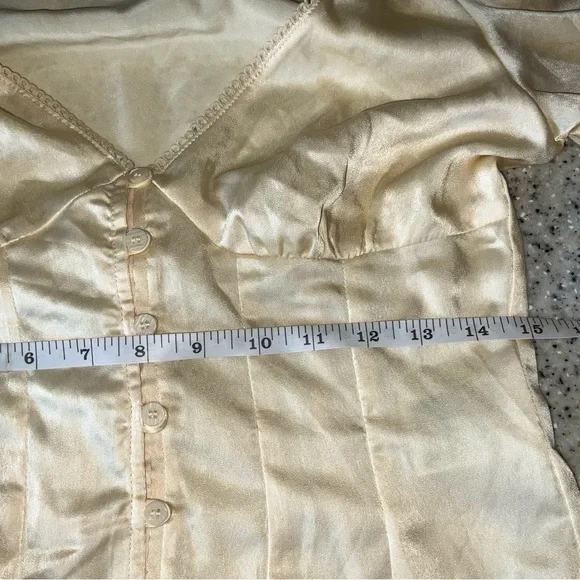 Divided Elegant Blouse Small Cream Fitted with Puff long Sleeves Vee neckline - Picture 8 of 9